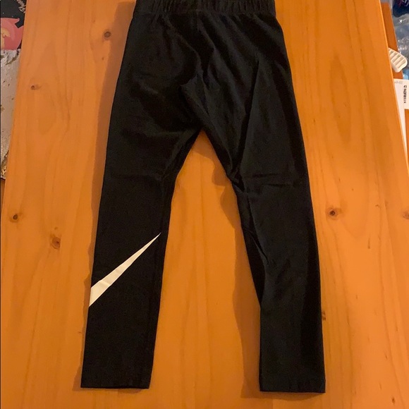 Nike Capris Leggings - Picture 3 of 4